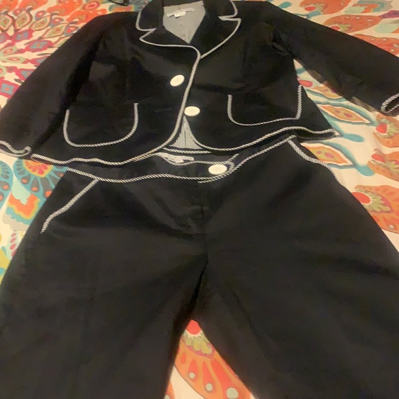 ICE brand black/white pantsuit - Picture 1 of 7